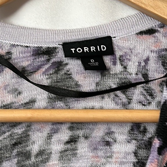 Torrid Purple Leopard Spotted Long Sleeve Button Duster Cardigan **Size 0** 🐆🐆 - Picture 4 of 4